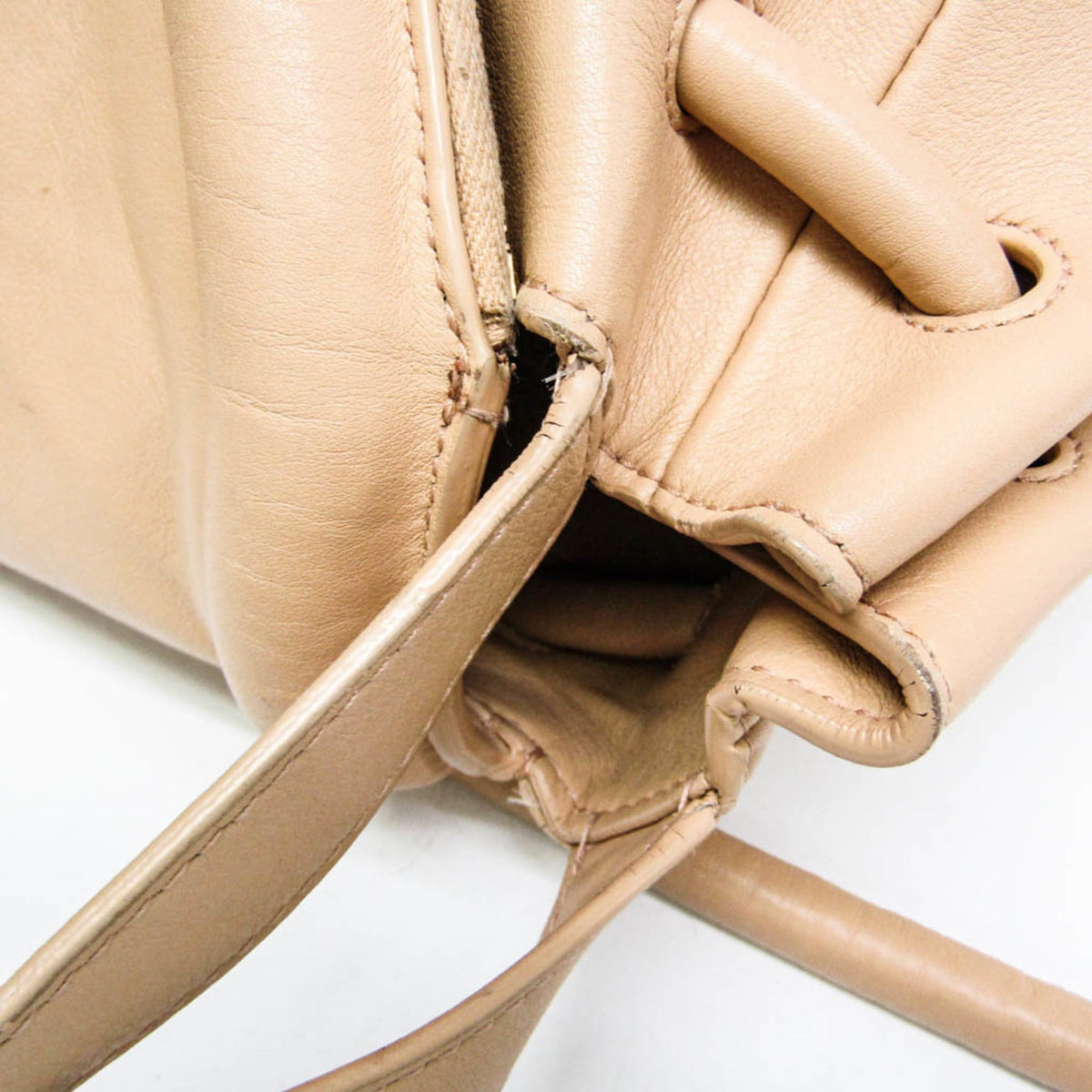 Bottega Veneta Beak · Leather