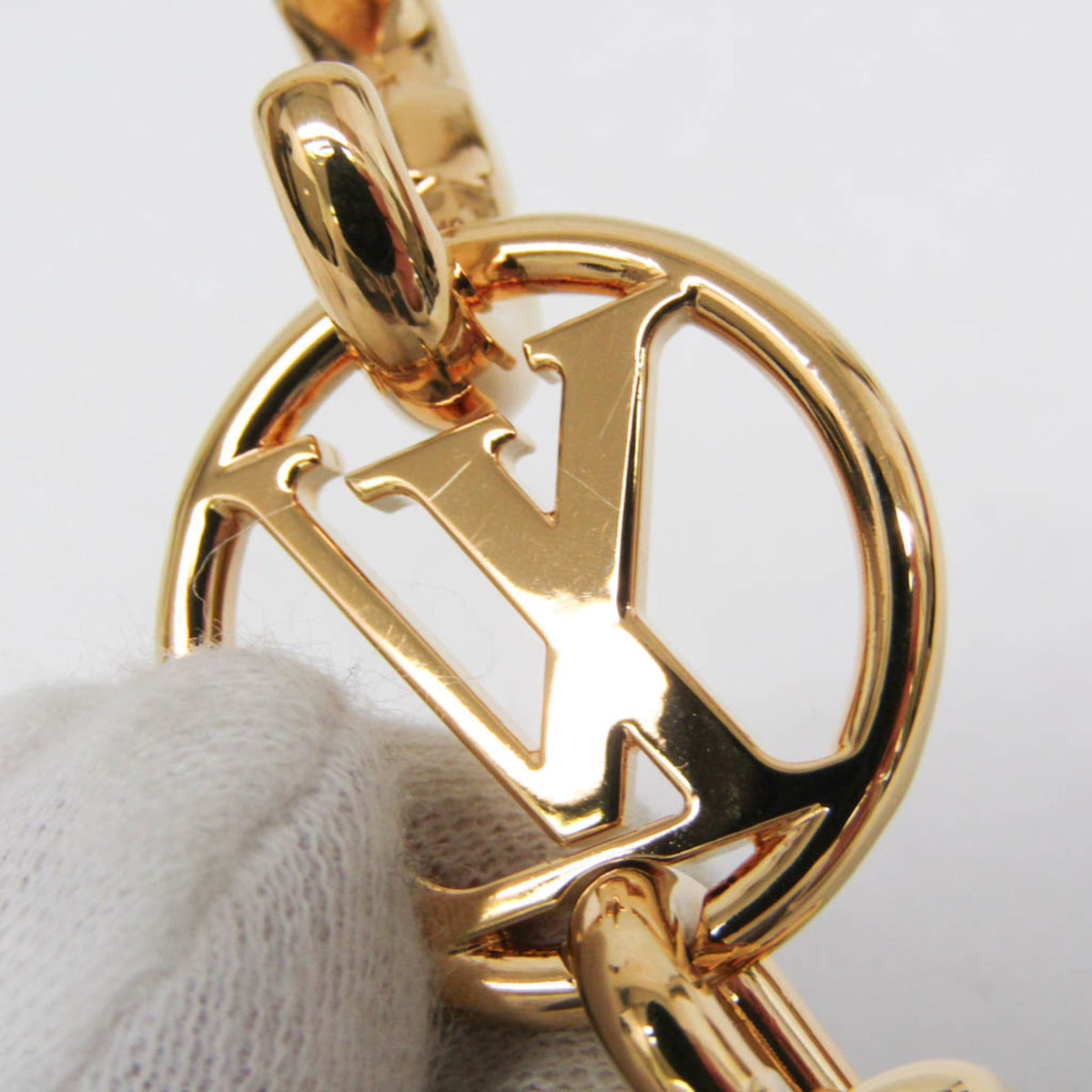 Louis Vuitton LV Chain It · Stud Earrings