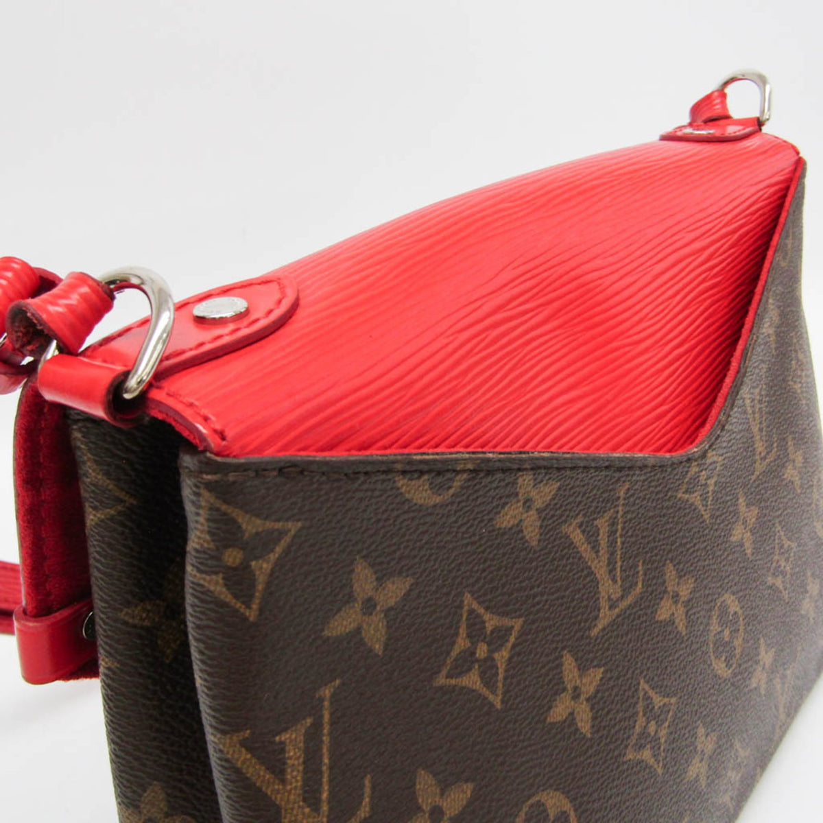 Louis Vuitton Saint-Michel · Monogram