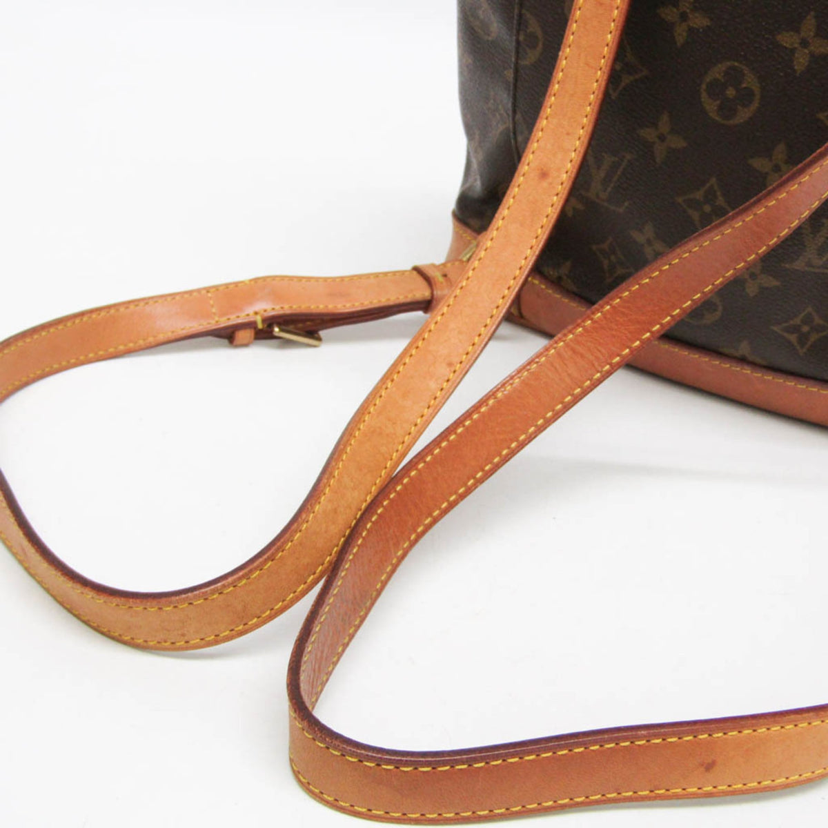 Louis Vuitton Montsouris MM · Monogram