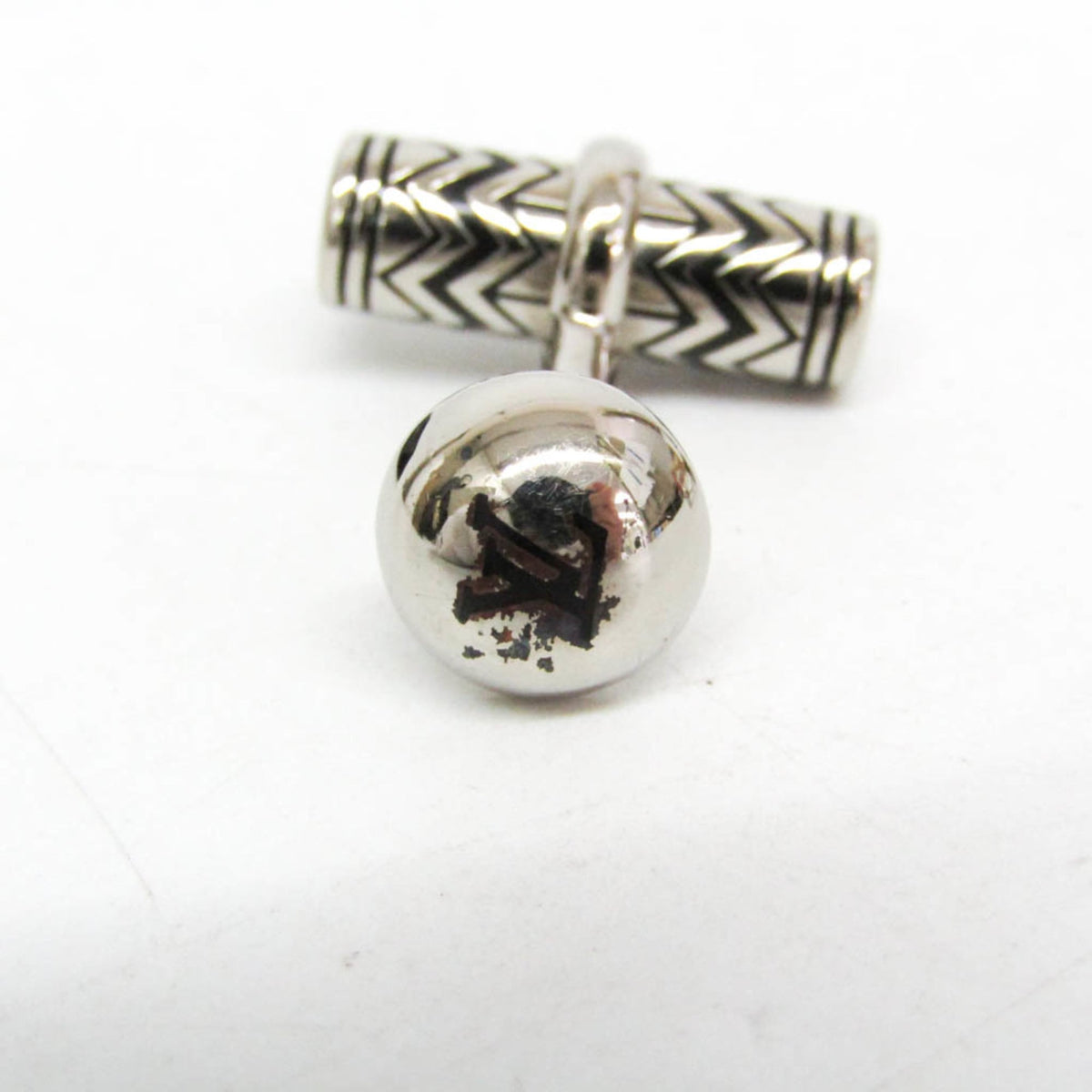 Louis Vuitton V-Karakoram · Cufflinks
