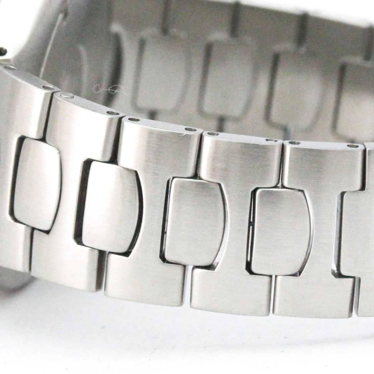 Omega Seamaster Professional 200M · Steel