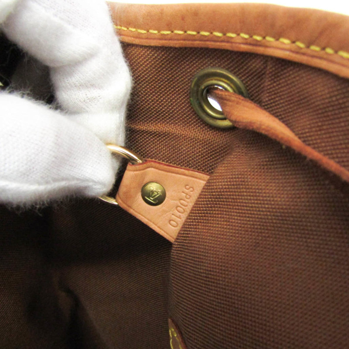 Louis Vuitton Montsouris MM · Monogram