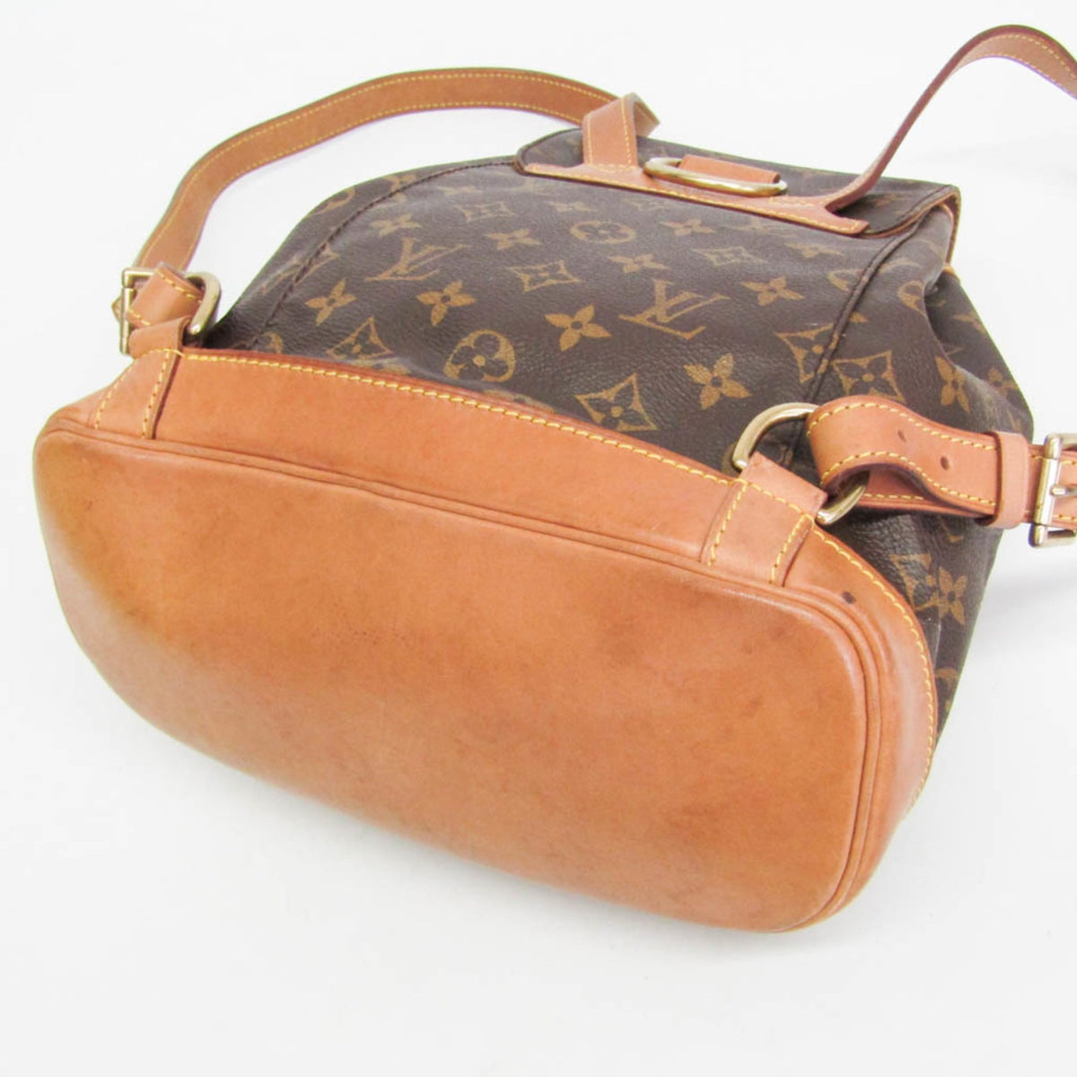 Louis Vuitton Montsouris MM · Monogram