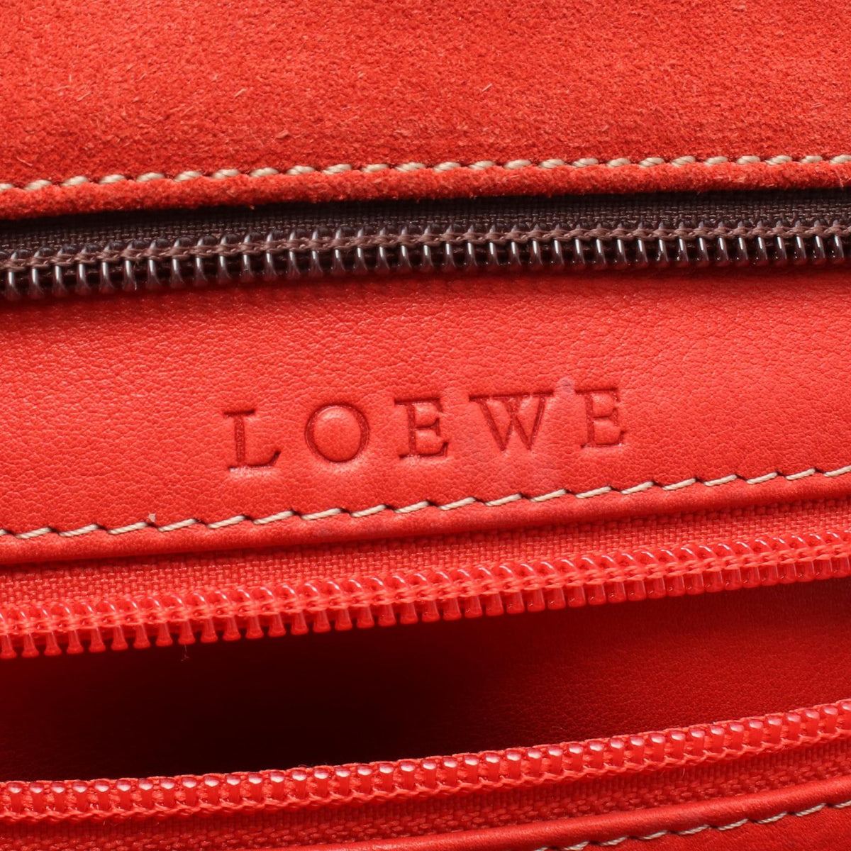 Loewe Amazona 32 · Suede