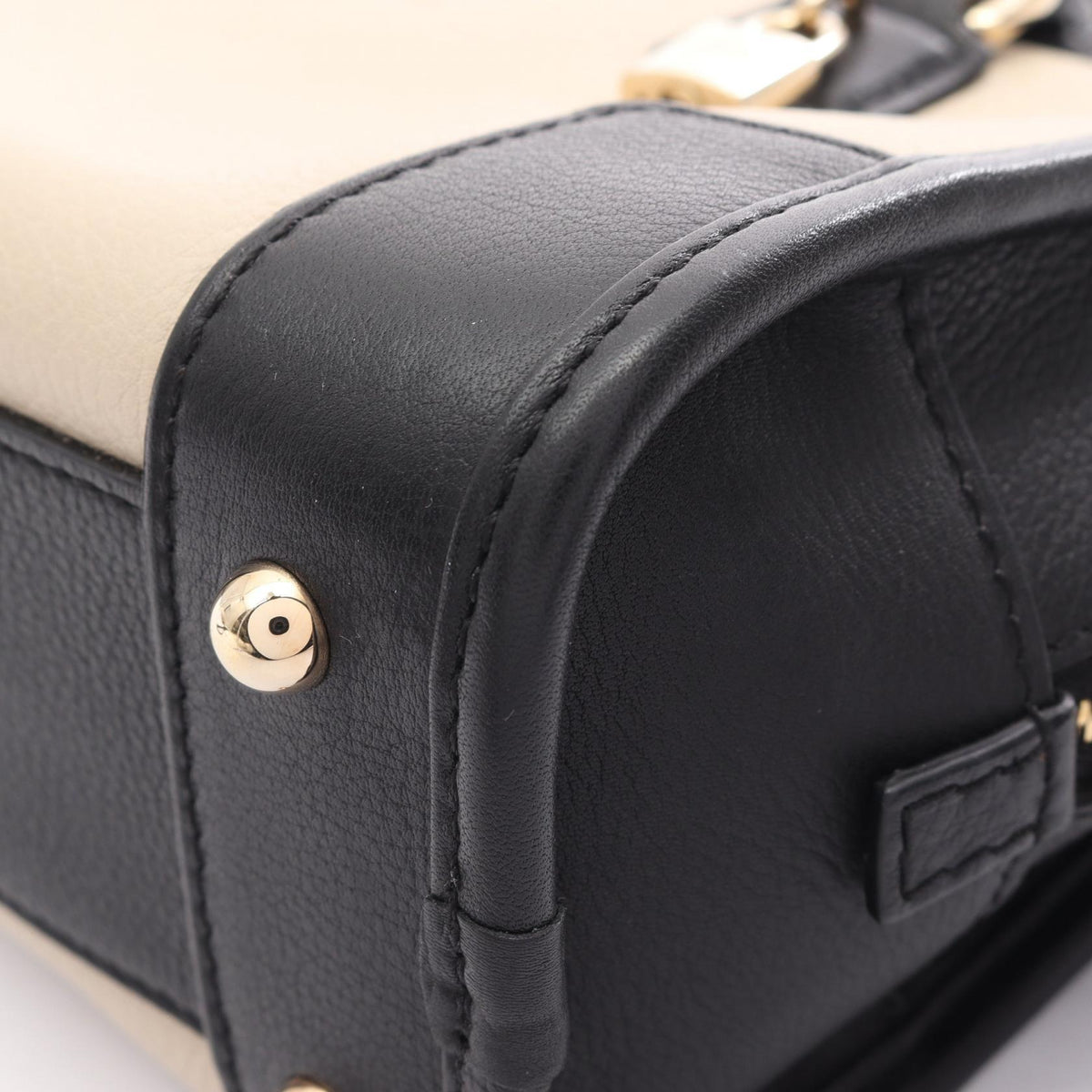 Loewe Amazona 23 · Leather