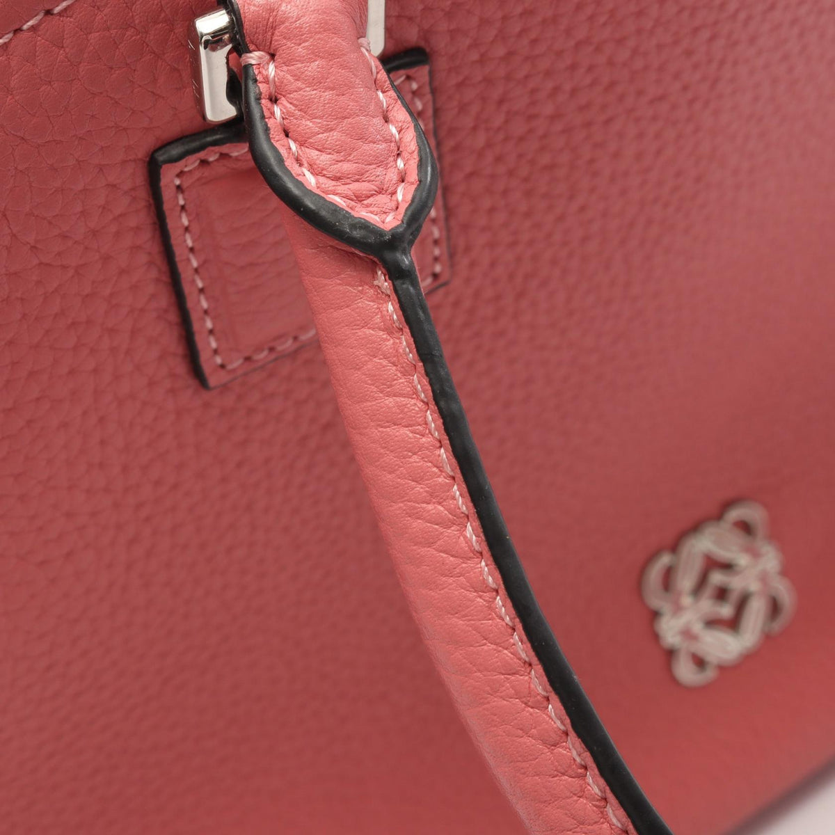 Loewe Alamo 32 · Leather Tote