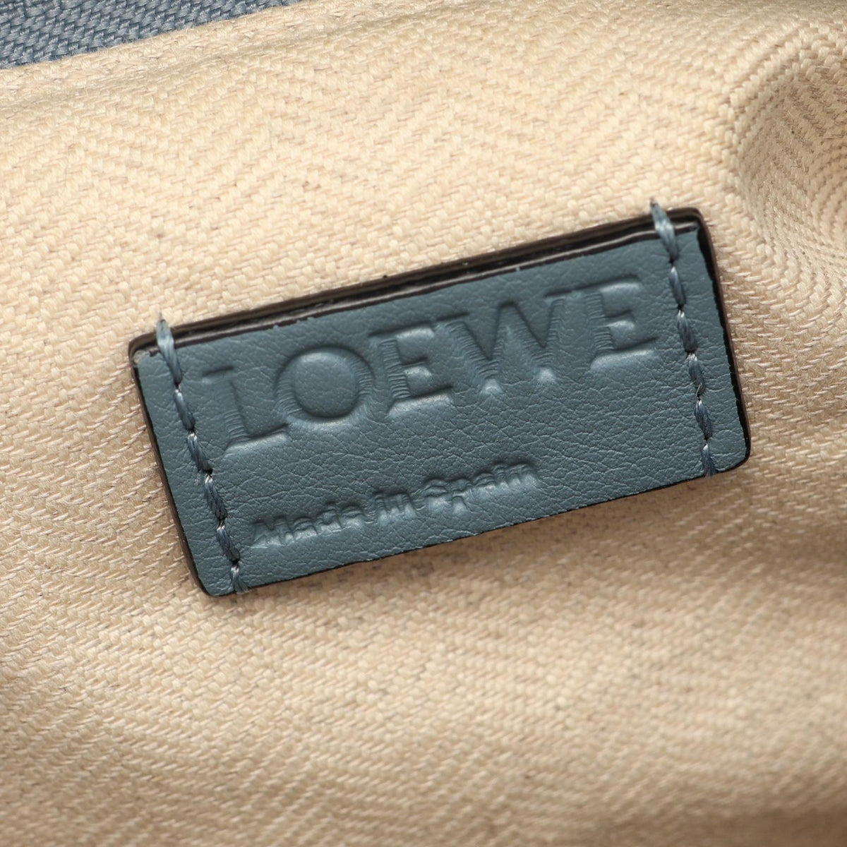 Loewe Puzzle · Medium · Leather