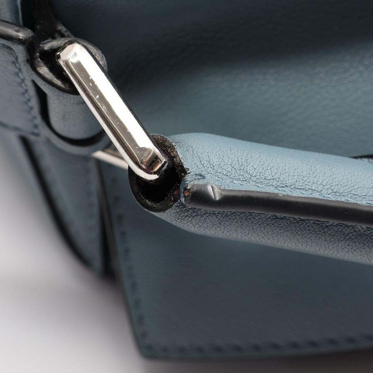 Loewe Puzzle · Medium · Leather