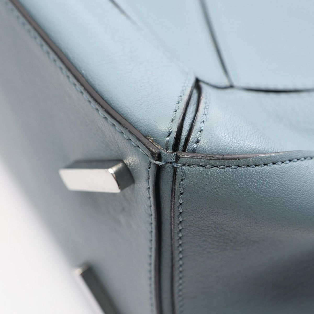 Loewe Puzzle · Medium · Leather