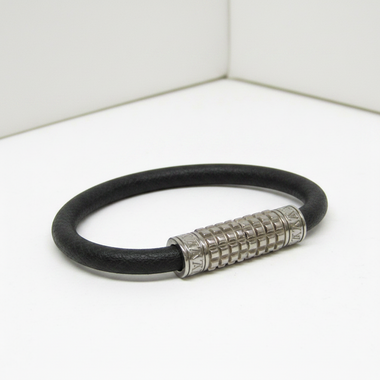 Louis Vuitton Taiga Bracelet Digit M6629E Leather Bangle Ardoise,Silver