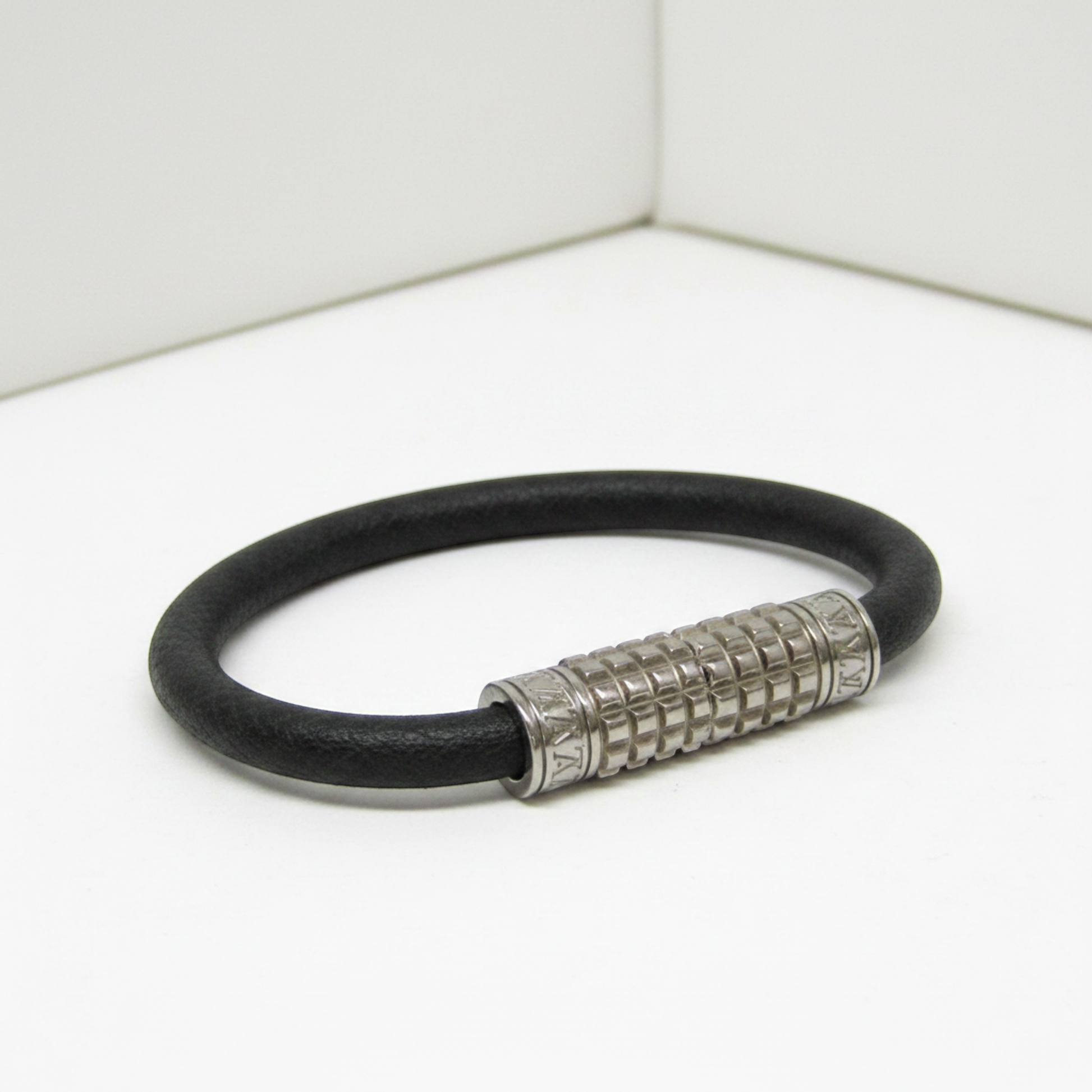 Louis Vuitton Taiga Bracelet Digit M6629E Leather Bangle Ardoise,Silver