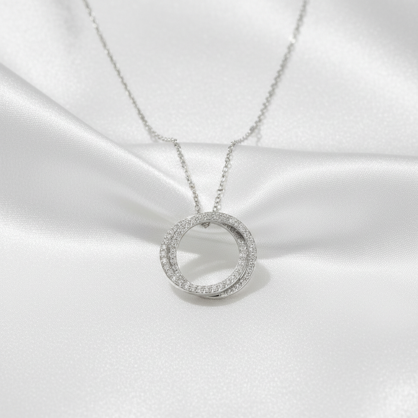 Ponte Vecchio Diamond Circle Necklace White Gold (18K) Diamond Men,Women Fashion Pendant Necklace (Silver)