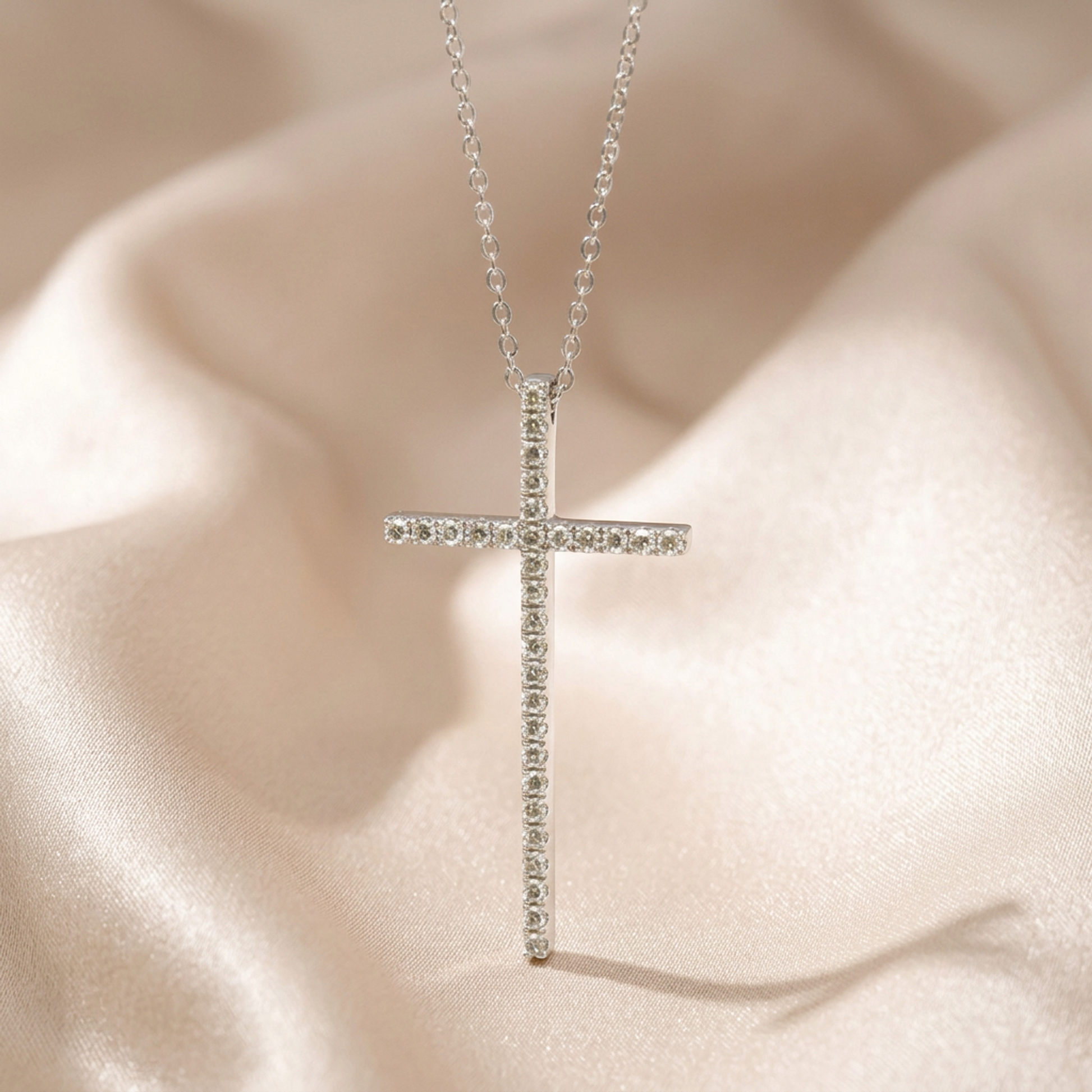 Tiffany Tiffany Metro Cross Diamond Necklace White Gold (18K) Diamond Men,Women Fashion Pendant Necklace (Silver)