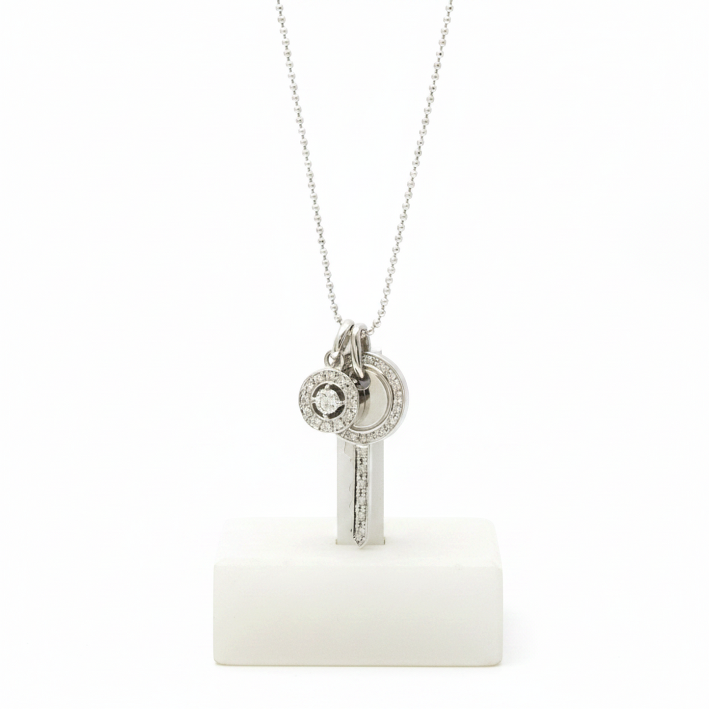 Vendome Aoyama Key Diamond Necklace White Gold (18K) Diamond Men,Women Fashion Pendant Necklace (Silver)