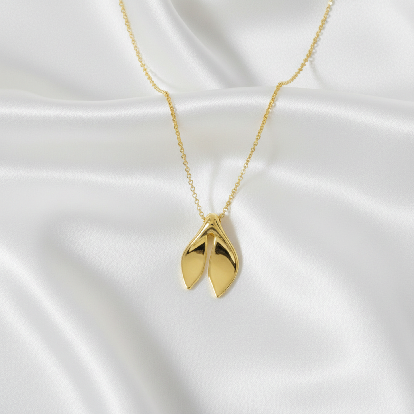 Tiffany Leaf Fin Necklace Yellow Gold (18K) No Stone Men,Women Fashion Necklace (Yellow Gold)