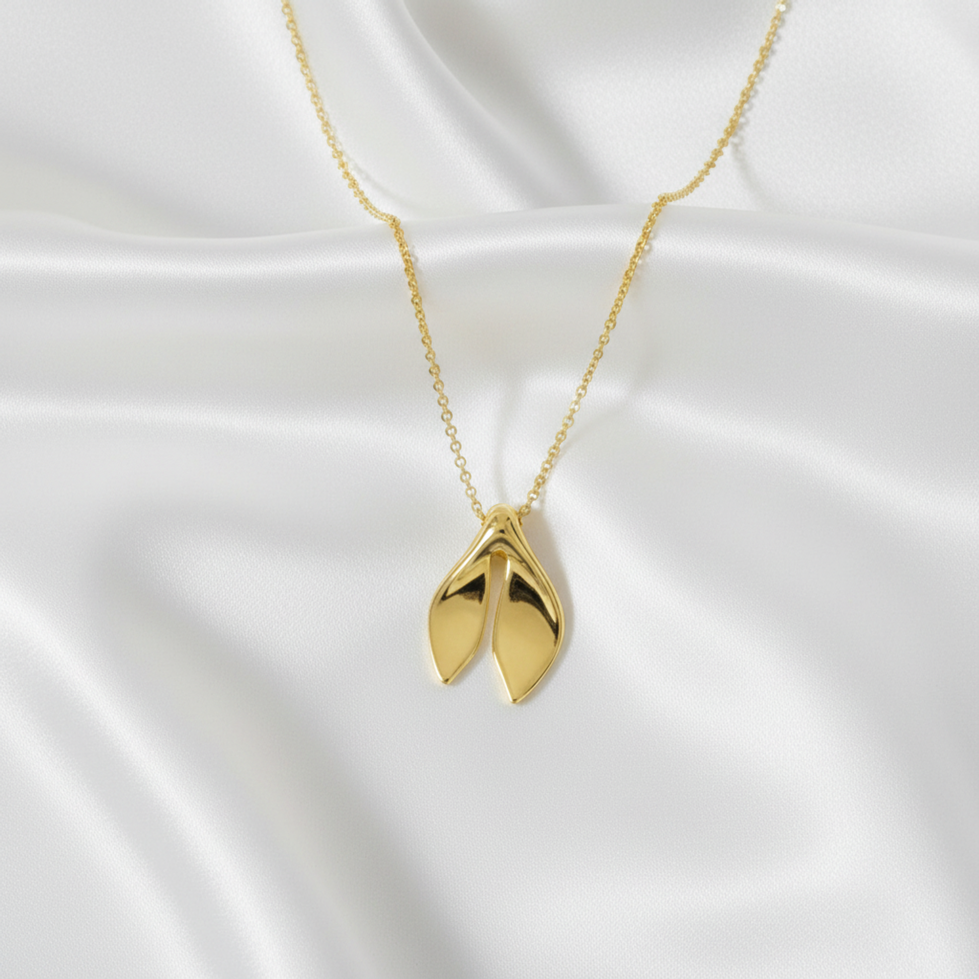 Tiffany Leaf Fin Necklace Yellow Gold (18K) No Stone Men,Women Fashion Necklace (Yellow Gold)