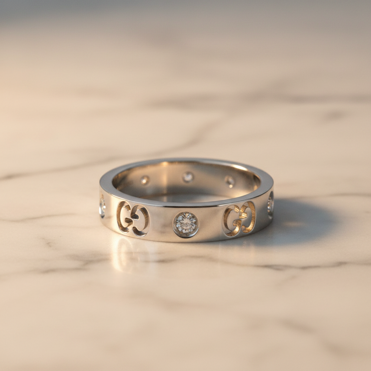 Gucci Icon Diamond Ring White Gold (18K) Fashion Diamond Band Ring Silver