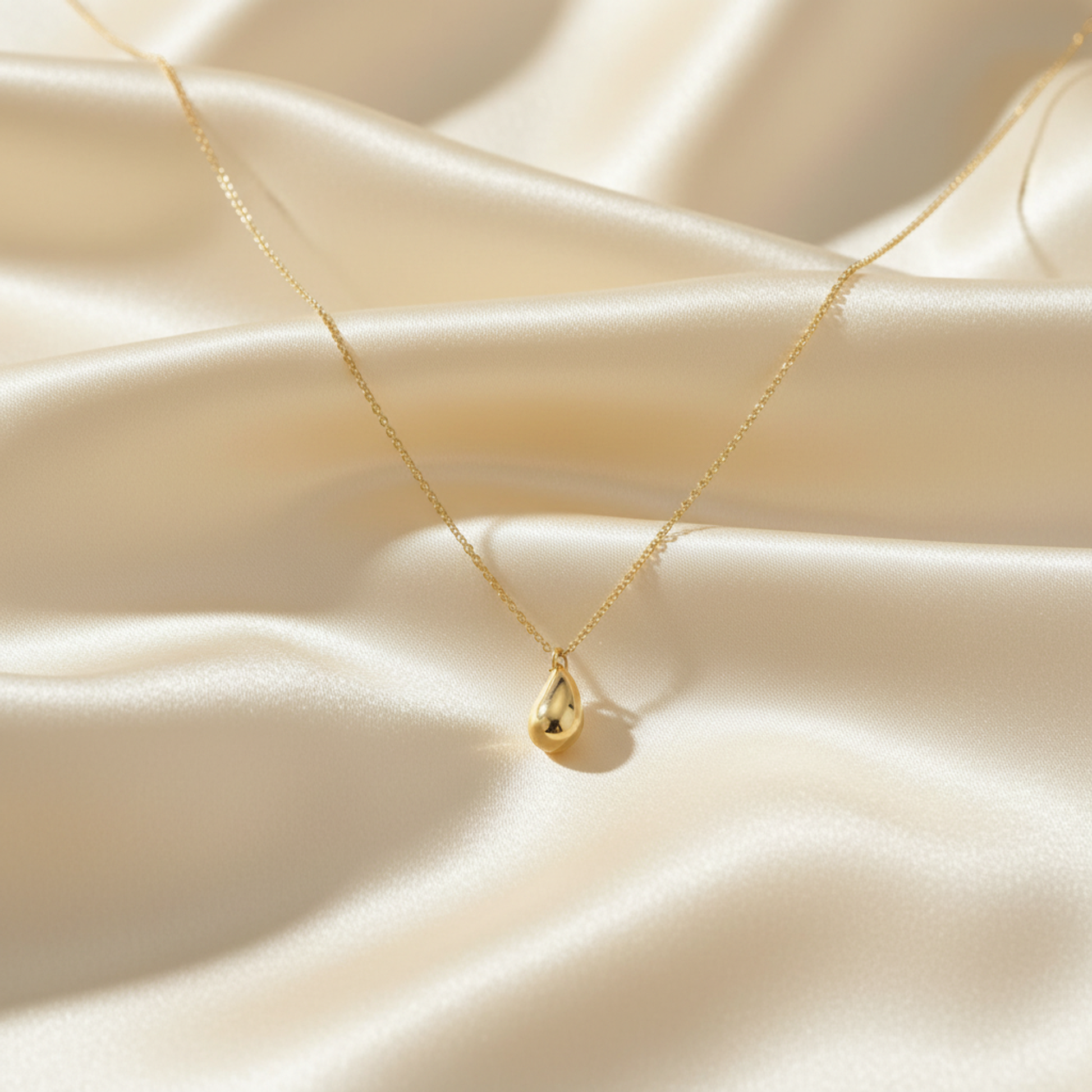 Tiffany Teardrop Necklace Yellow Gold (18K) No Stone Men,Women Fashion Pendant Necklace (Gold)