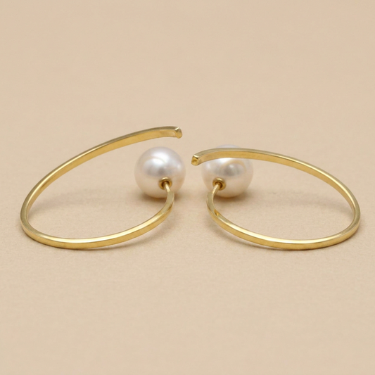 Tasaki A Fine Balance Pearl Earrings Pearl Yellow Gold (18K) Hoop Earrings Gold