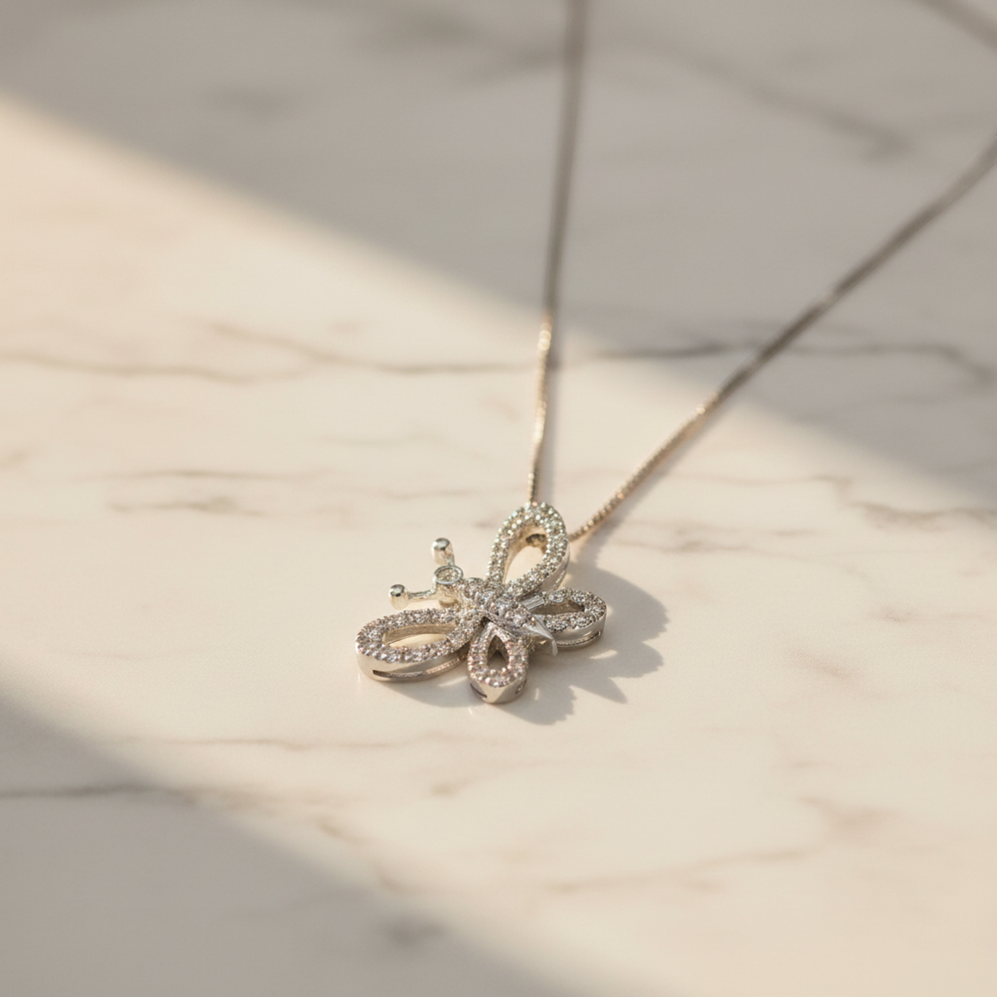 Gucci Butterfly Diamond Necklace White Gold (18K) Diamond Men,Women Fashion Pendant Necklace (Silver)