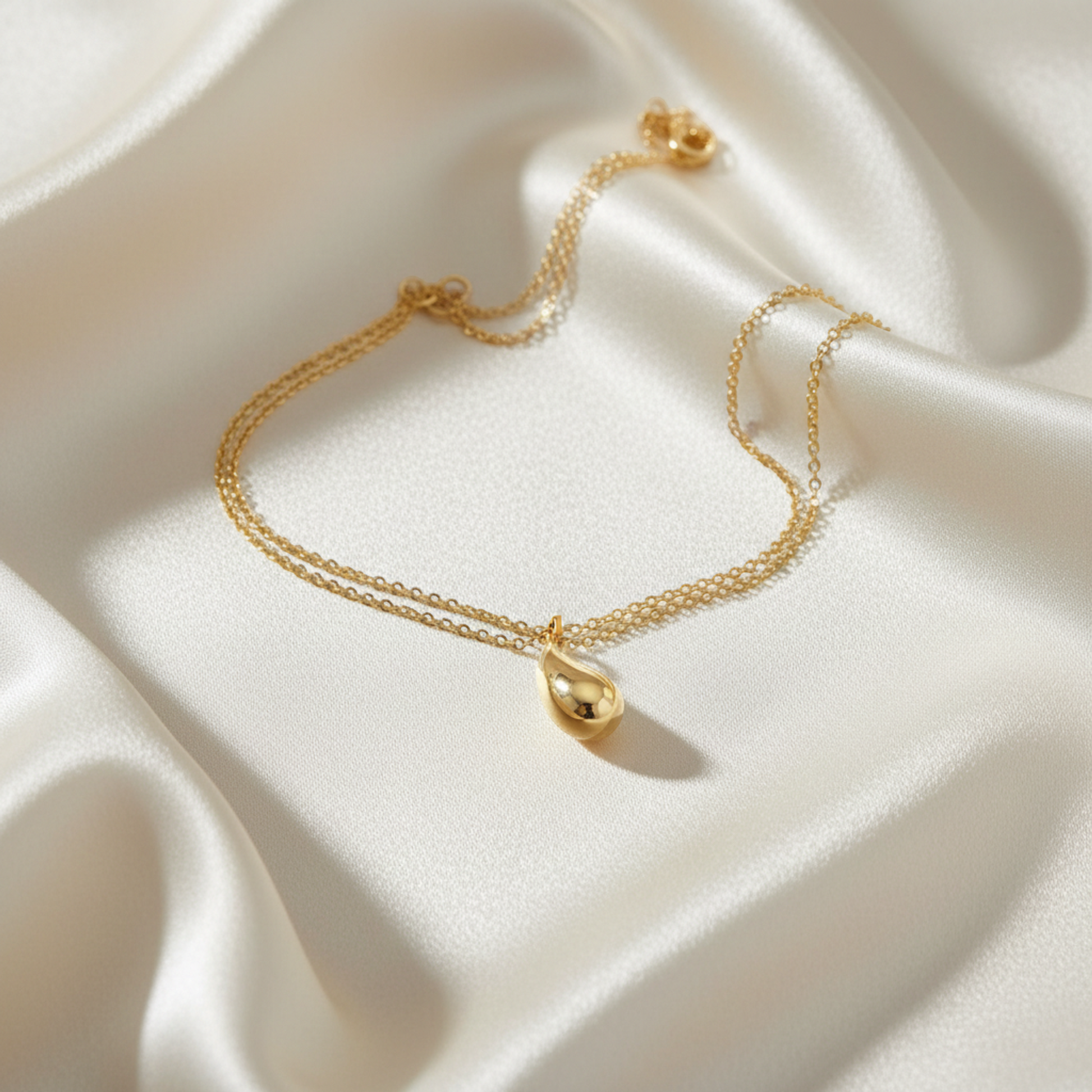 Tiffany Teardrop Necklace Yellow Gold (18K) No Stone Men,Women Fashion Pendant Necklace (Gold)
