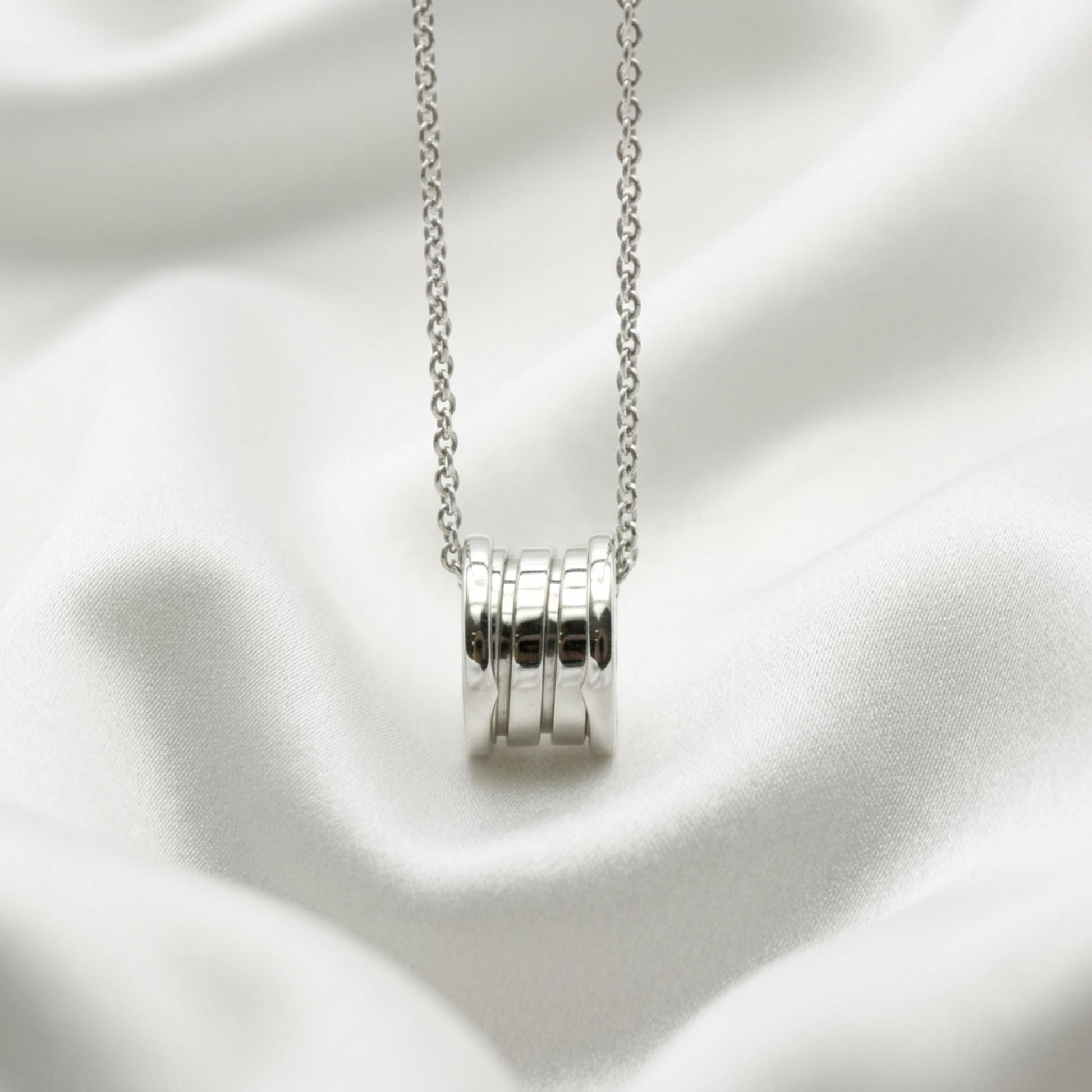 Bvlgari B.zero1 Necklace White Gold (18K) No Stone Men,Women Fashion Pendant Necklace (Silver)