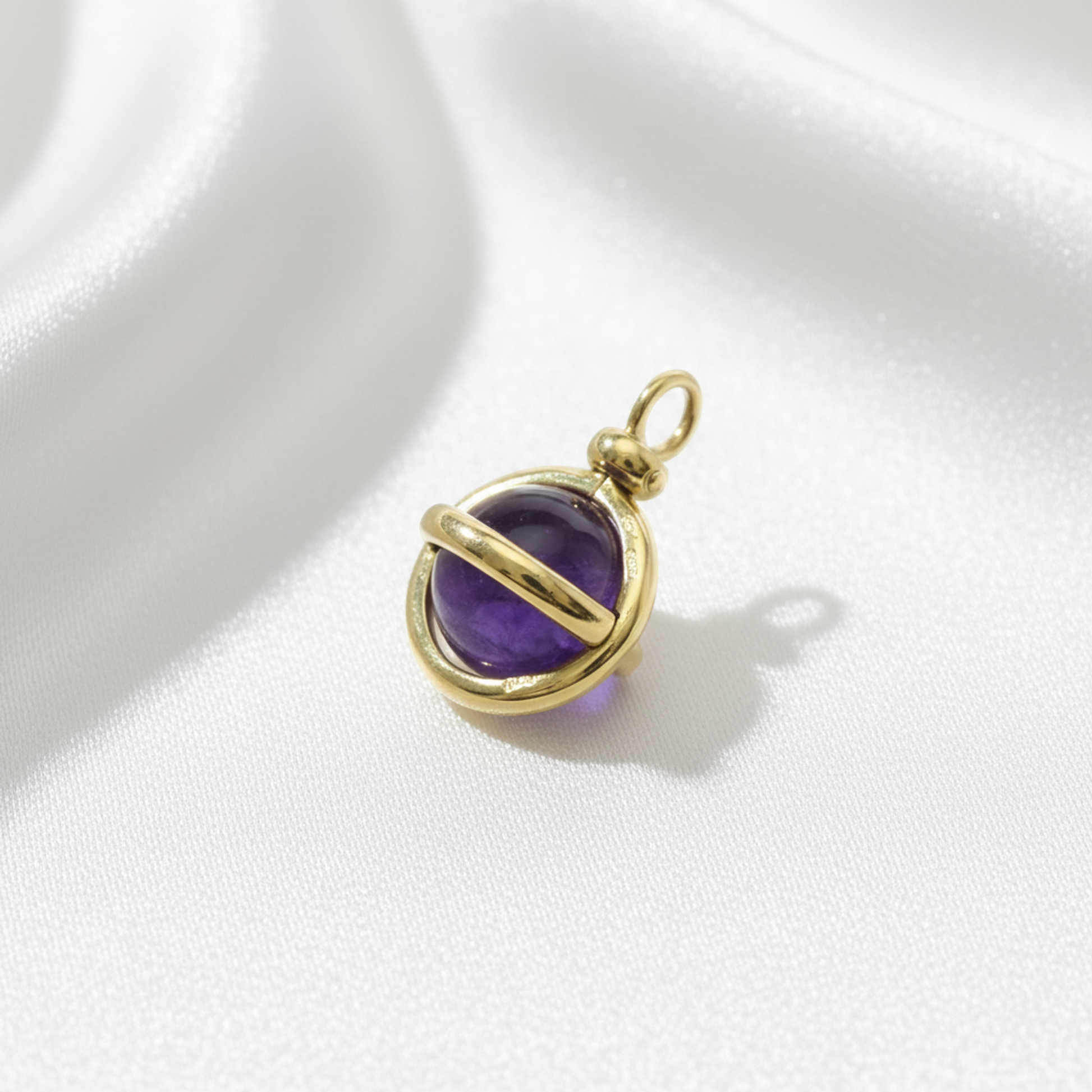 Pomellato Amethyst Charm Yellow Gold (18K) Amethyst Men,Women Fashion Pendant Necklace (Gold)