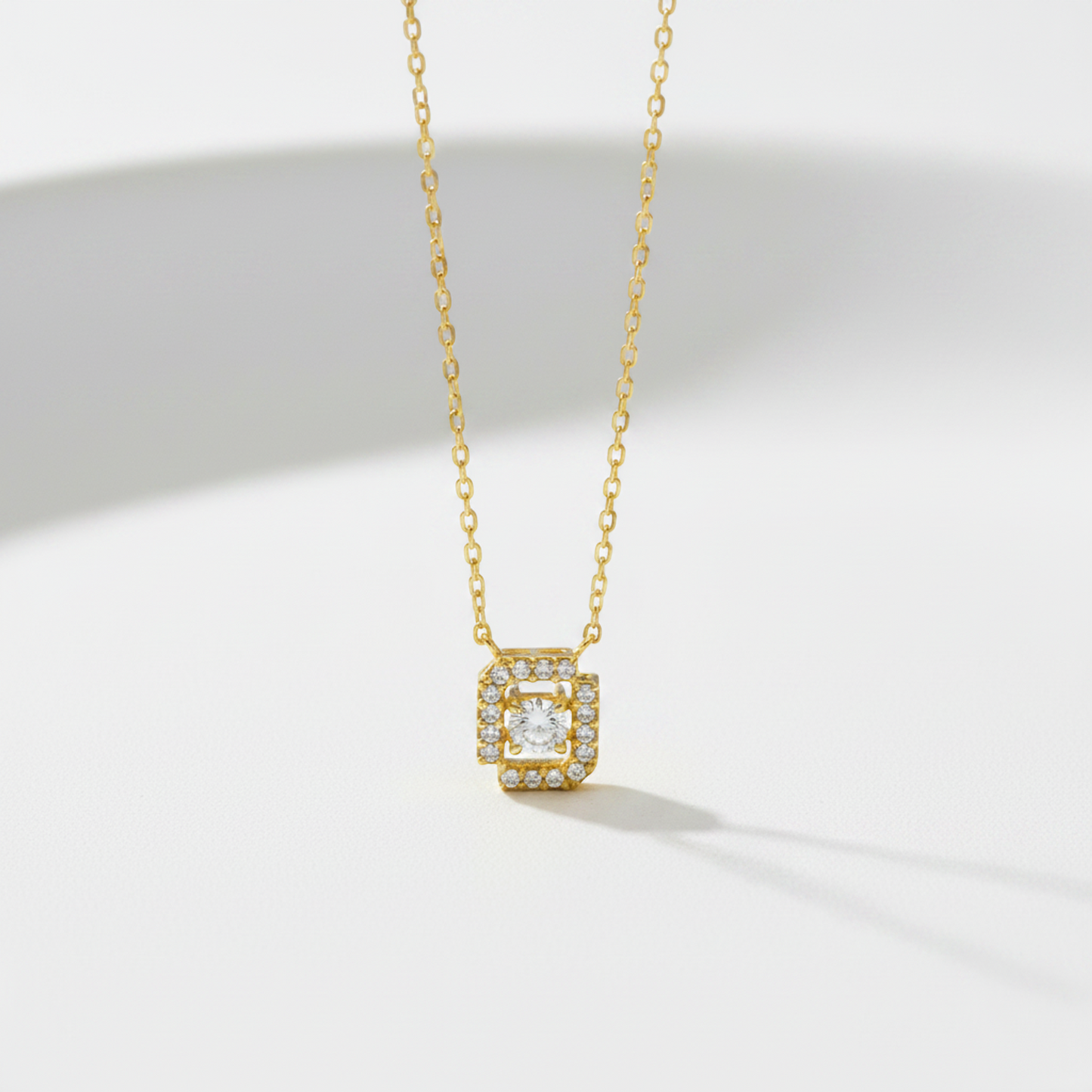 Vendome Aoyama Diamond Square Necklace Yellow Gold (18K) Diamond Men,Women Fashion Pendant Necklace (Gold)