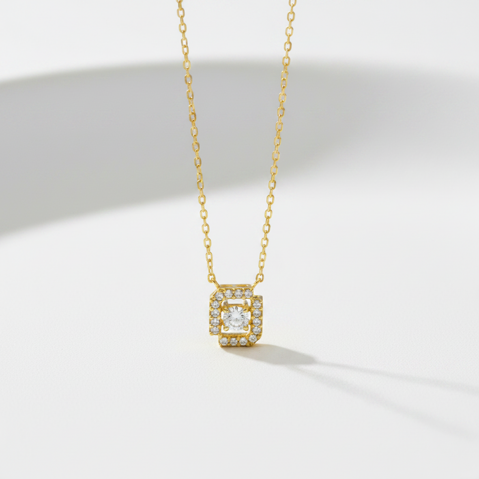 Vendome Aoyama Diamond Square Necklace Yellow Gold (18K) Diamond Men,Women Fashion Pendant Necklace (Gold)