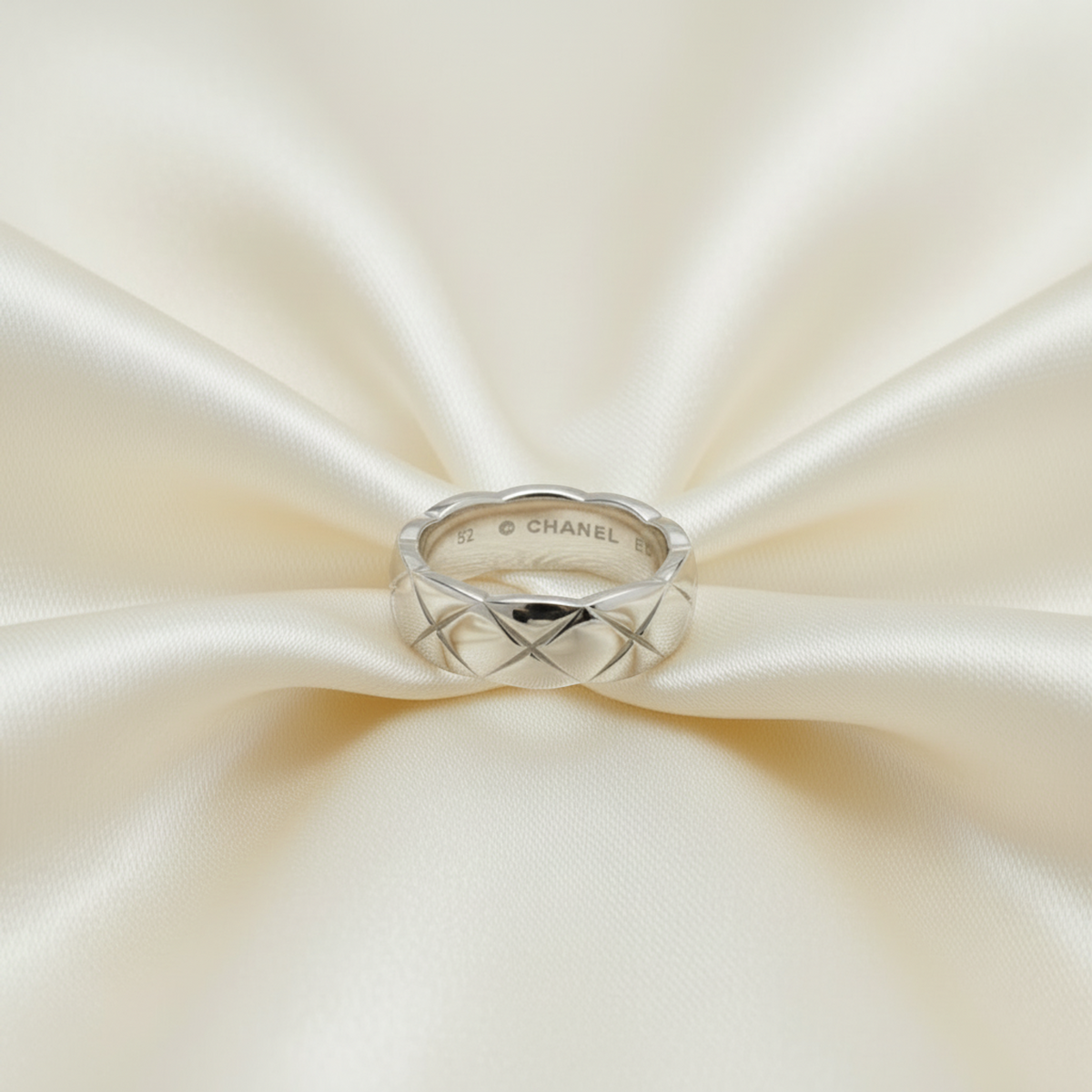 Chanel Coco Crush Ring Medium Model White Gold (18K) Fashion No Stone Band Ring Silver