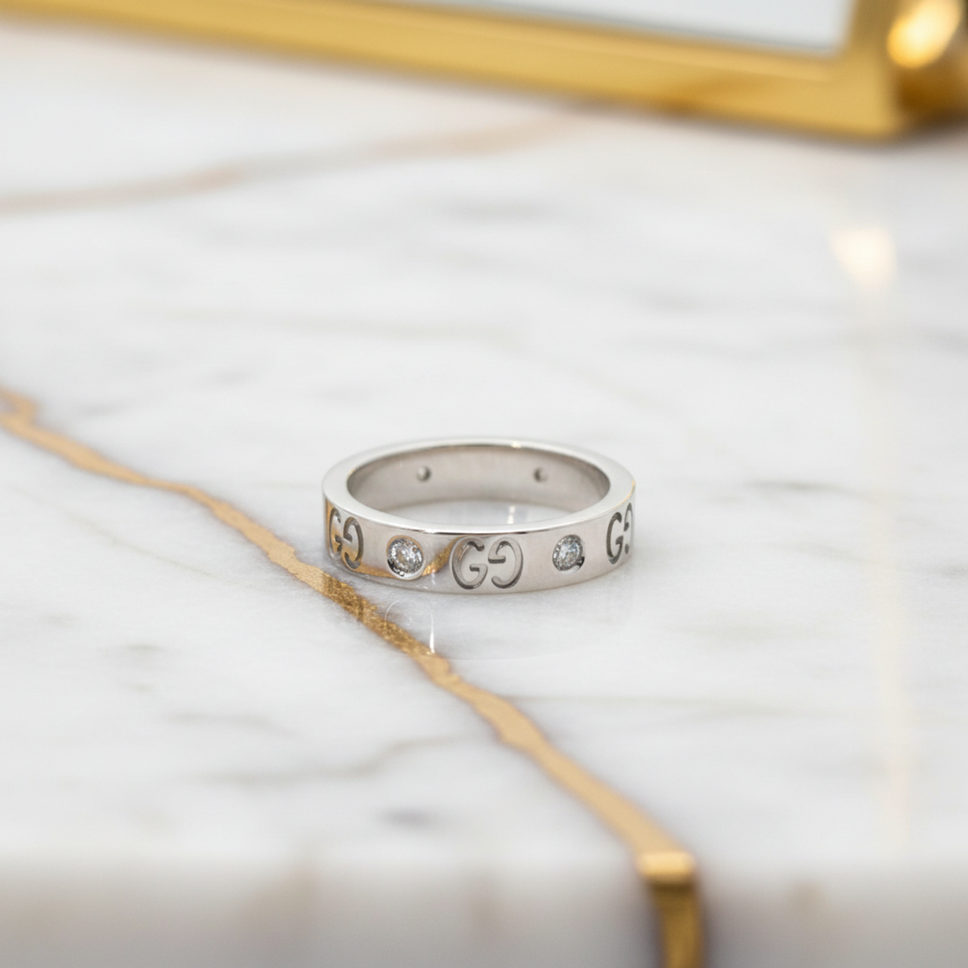 Gucci Icon Diamond Ring White Gold (18K) Fashion Diamond Band Ring Silver