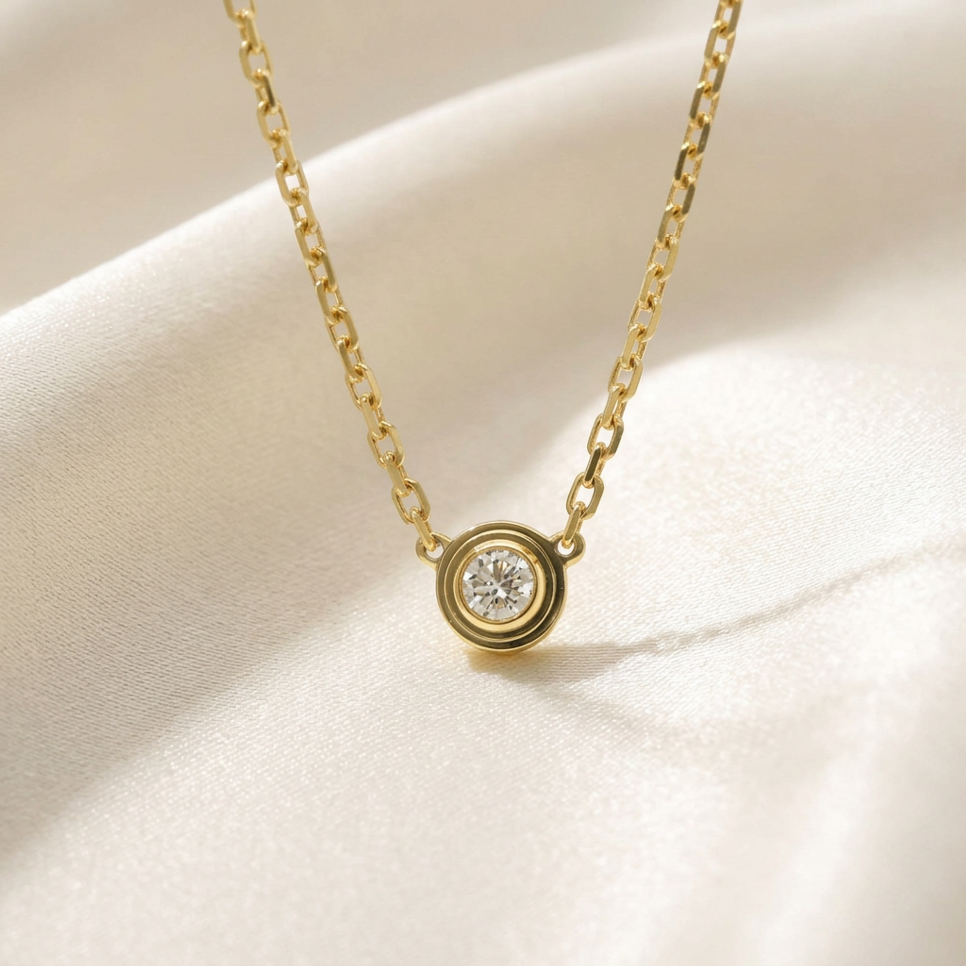 Cartier D'Amour Necklace XS Yellow Gold (18K) Diamond Men,Women Fashion Pendant Necklace (Gold)