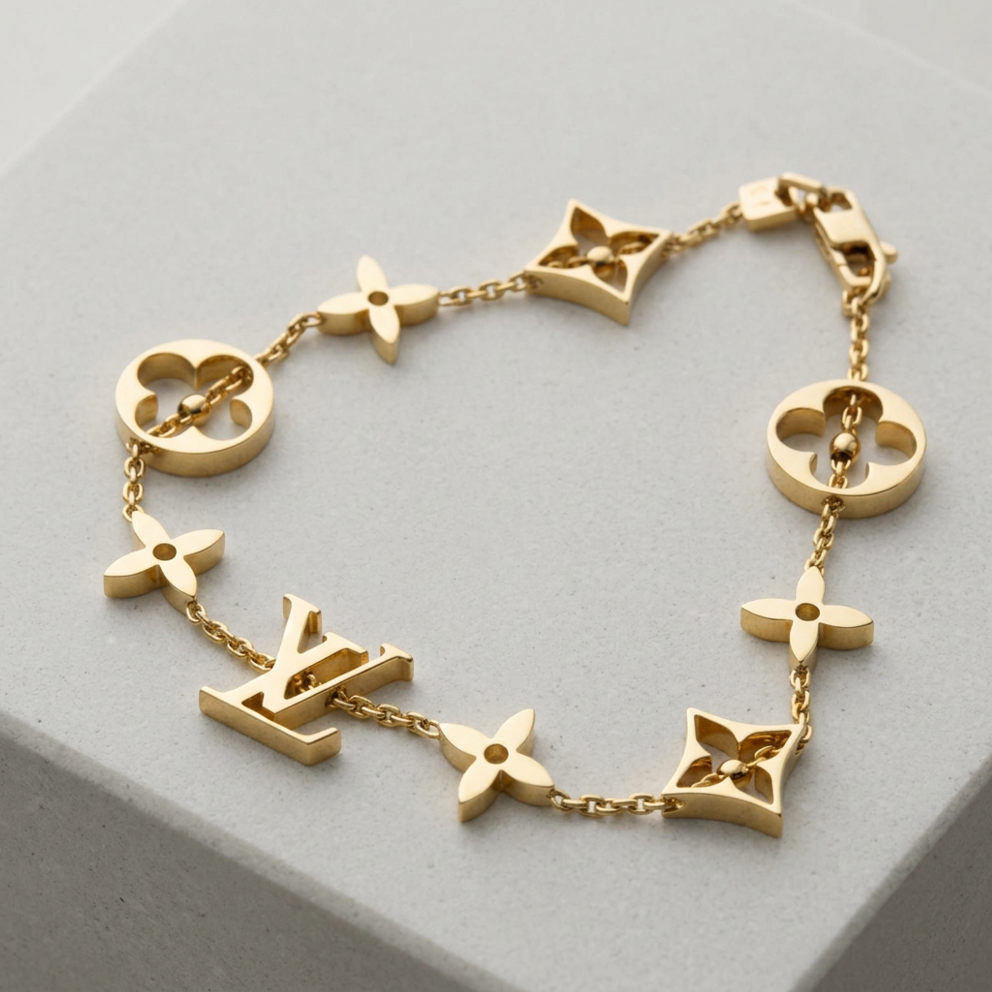 Louis Vuitton Bracelet Monogram Yellow Gold (18K) No Stone Charm Bracelet Gold