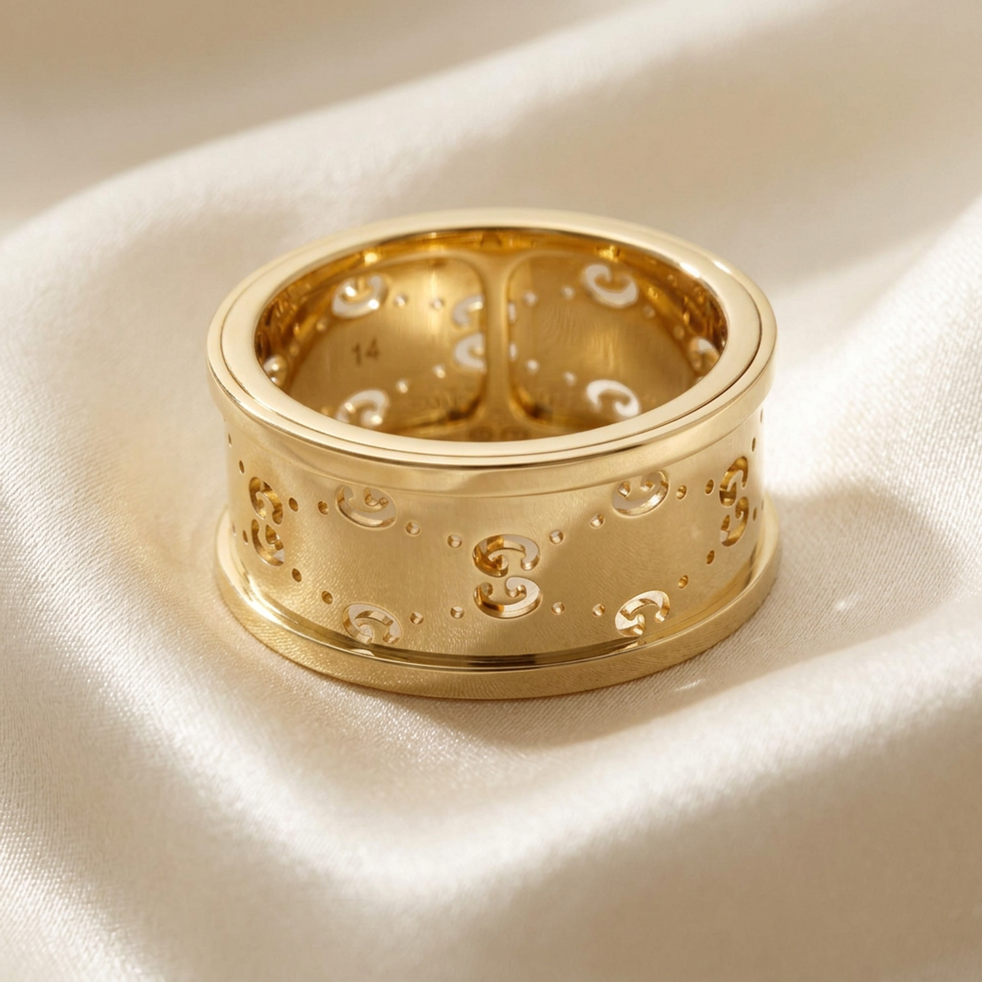Gucci Icon Twirl Ring Yellow Gold (18K) Fashion No Stone Band Ring Gold