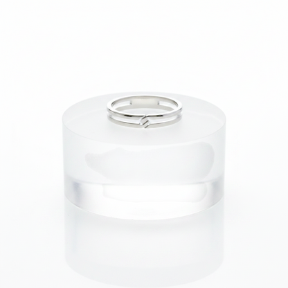 Gucci Infinity Ring White Gold (18K) Fashion No Stone Band Ring Silver