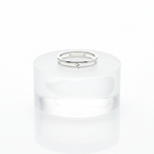 Gucci Infinity Ring White Gold (18K) Fashion No Stone Band Ring Silver