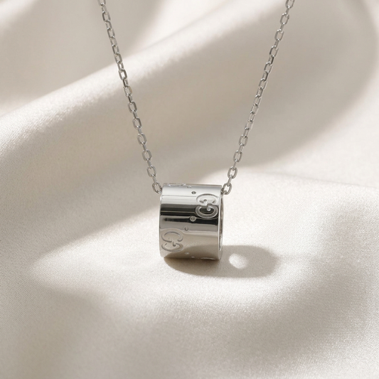 Gucci Icon Necklace White Gold (18K) No Stone Men,Women Fashion Pendant Necklace (Silver)