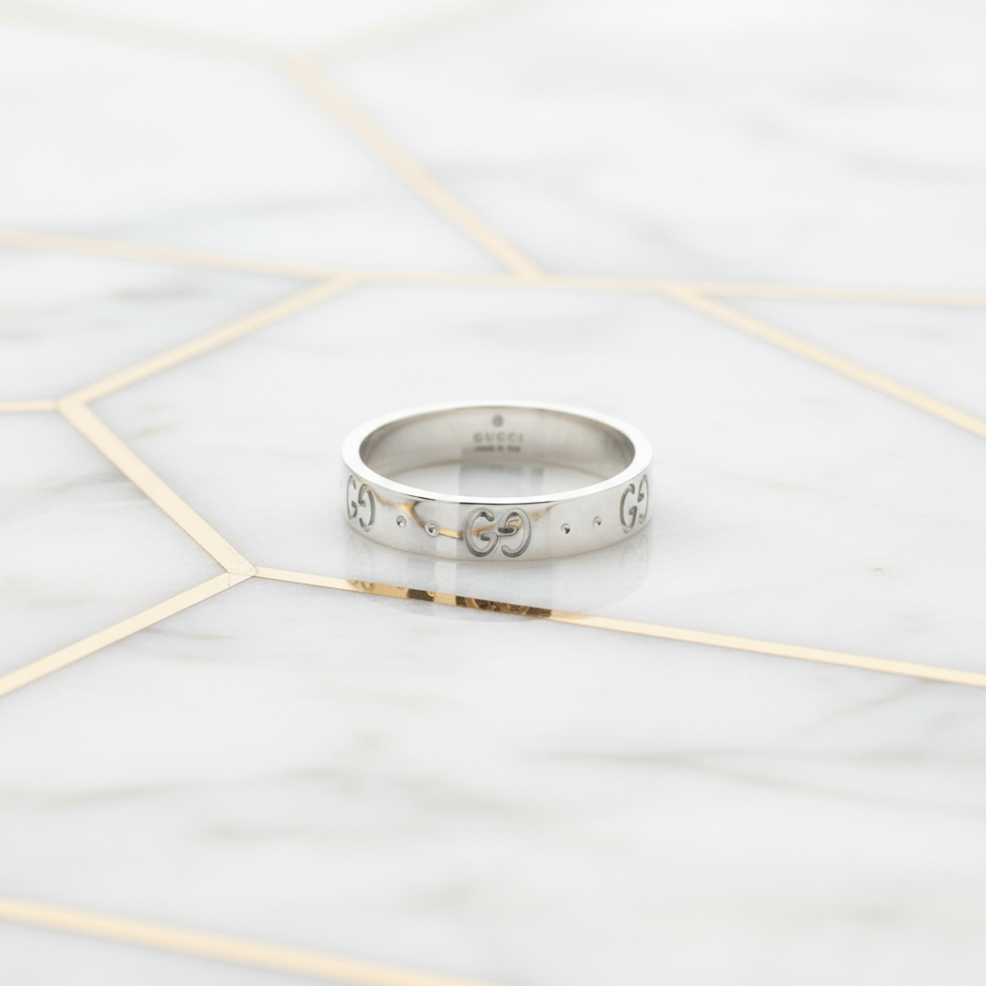 Gucci Icon White Gold (18K) Fashion No Stone Band Ring Silver