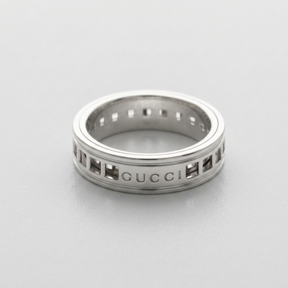 Gucci Scroll Ring White Gold (18K) Fashion No Stone Band Ring Silver