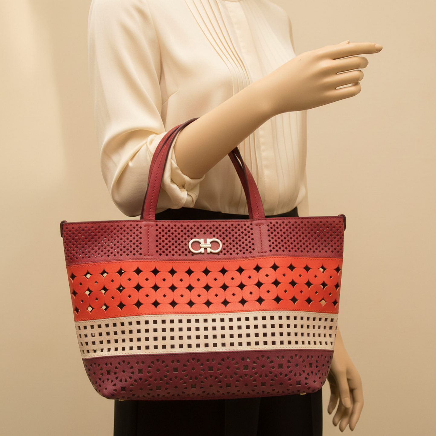 Salvatore Ferragamo Gancini FJ-21 D674 Women's Leather Tote Bag Red Color