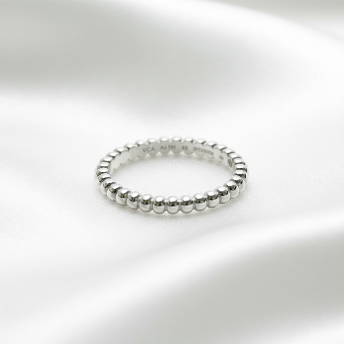 Van Cleef & Arpels Perle Ring Mini Model VCARPJME52 White Gold (18K) Fashion No Stone Band Ring Silver