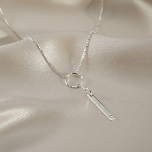 Gucci Lariat Necklace White Gold (18K) No Stone Women,Men Fashion Pendant Necklace (Silver)
