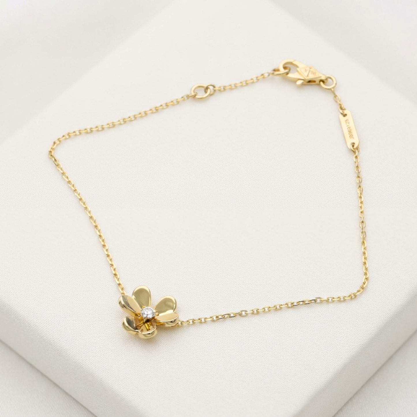 Van Cleef & Arpels Frivole Mini Bracelet Yellow Gold (18K) Diamond Polished