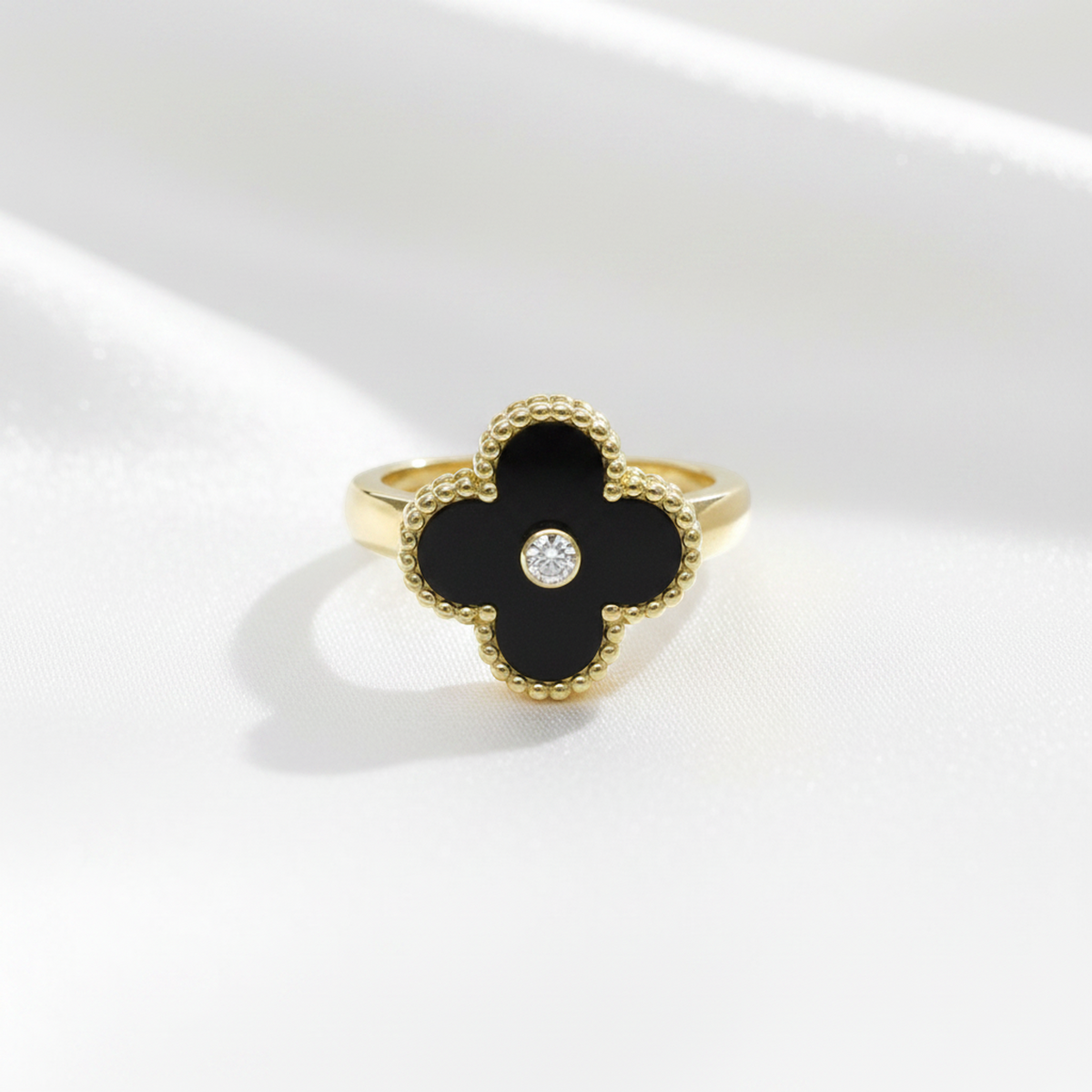 Van Cleef & Arpels Vintage Alhambra Ring, Yellow Gold, Onyx. Condition Rank A. Weight: 6.6g.