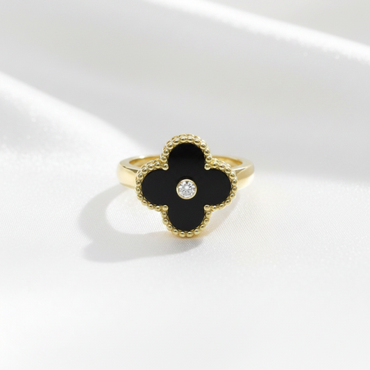 Van Cleef & Arpels Vintage Alhambra Ring, Yellow Gold, Onyx. Condition Rank A. Weight: 6.6g.