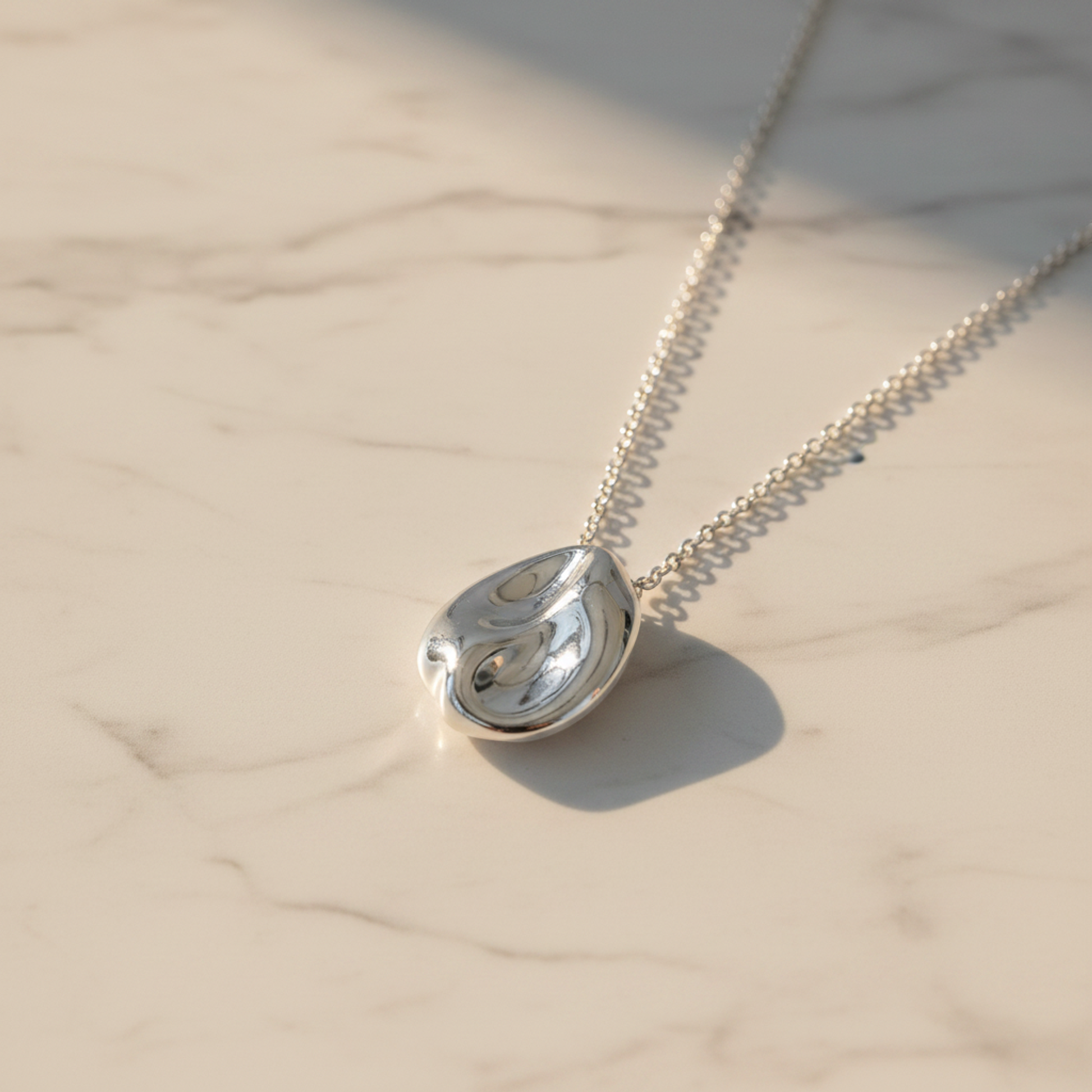 Tiffany Madonna Necklace Platinum No Stone Men,Women Fashion Necklace (Silver)