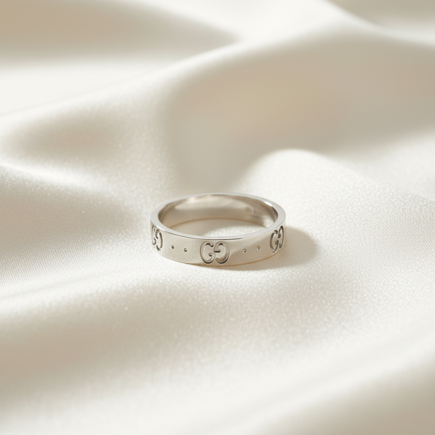 Gucci Icon Ring White Gold (18K) Fashion No Stone Band Ring Silver
