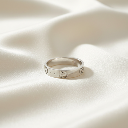 Gucci Icon Ring White Gold (18K) Fashion No Stone Band Ring Silver