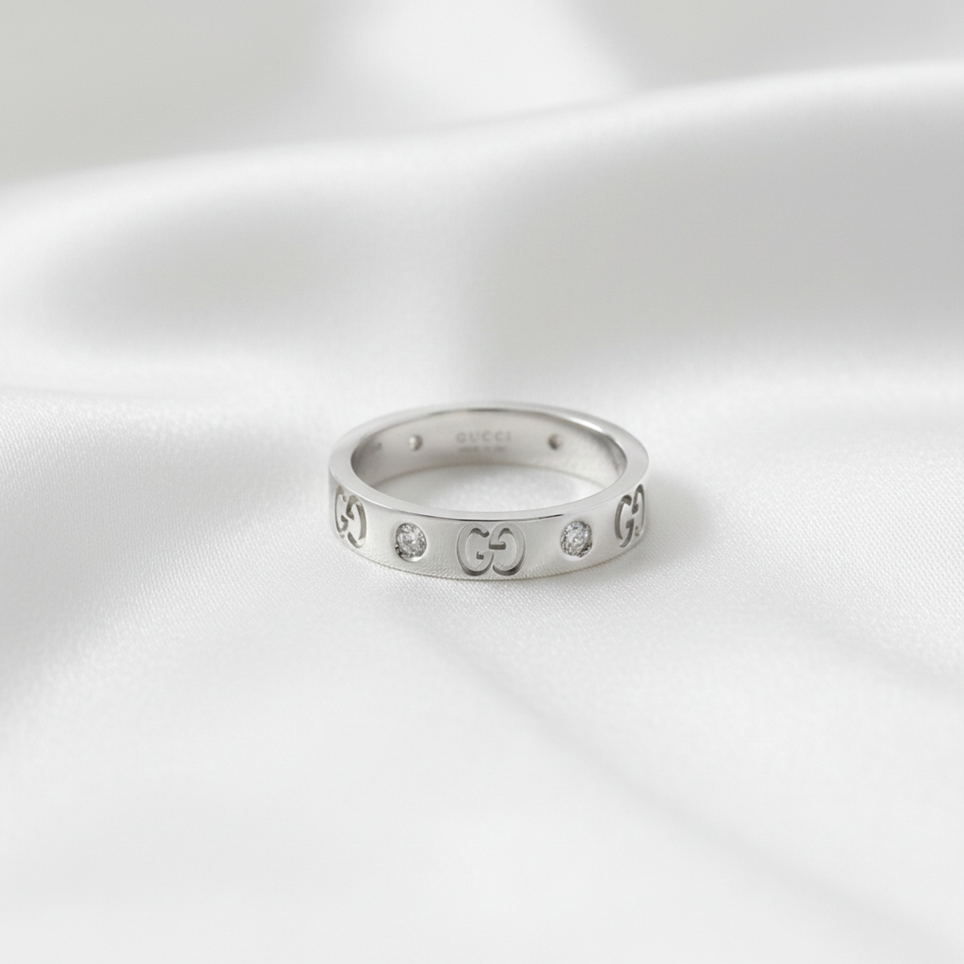 Gucci Icon Ring Diamond White Gold (18K) Fashion Diamond Band Ring Silver